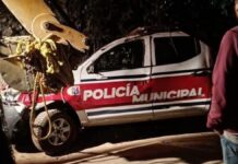 Patrulla cae a barranco en Coyomeapan; policías salen ilesos