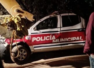 Patrulla cae a barranco en Coyomeapan; policías salen ilesos