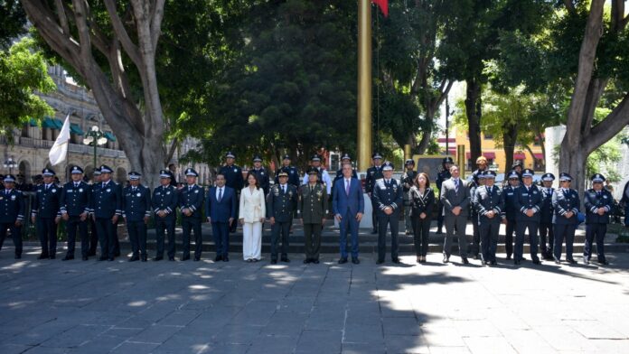 Policías
