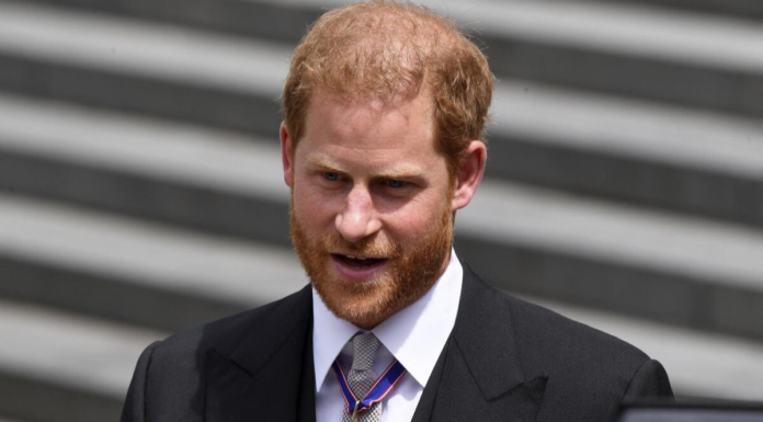 Príncipe Harry deberá pagar 13 mdd al Daily Mail tras perder demanda