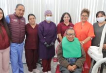 DIF entrega prótesis dental gratuita a adulto mayor en Cuautlancingo