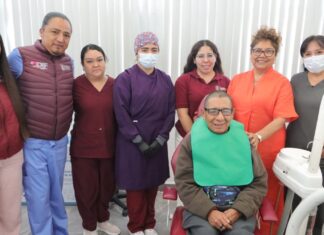 DIF entrega prótesis dental gratuita a adulto mayor en Cuautlancingo