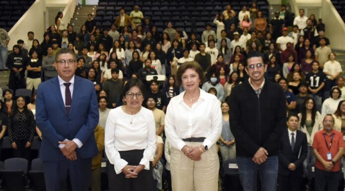 Lilia Cedillo dicta conferencia sobre medio ambiente y salud