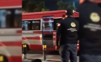 Mujer sufre quemaduras con químico dentro de combi en la Recta a Cholula