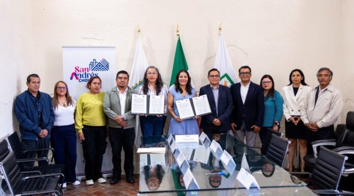Lupita Cuautle firma acuerdo de trabajo con sindicalizados en San Andrés Cholula