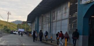 Bloquean acceso a mercado de plantas en Tenango de las Flores