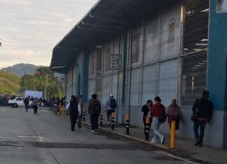 Bloquean acceso a mercado de plantas en Tenango de las Flores