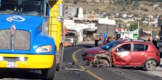 Choque en la Amozoc-Teziutlán bloquea la carretera