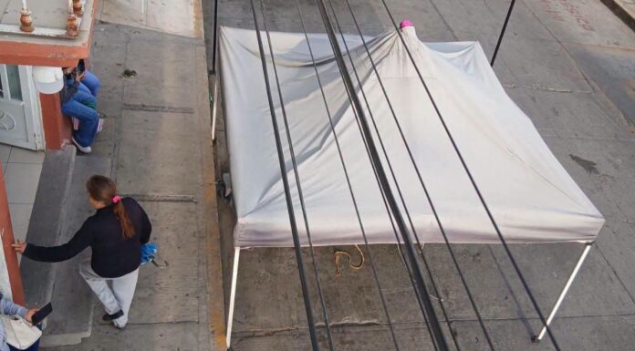 Tensión en Acatzingo por operativo para retirar ambulantes