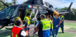Gobierno realiza traslado aéreo de paciente de Acatlán a Puebla