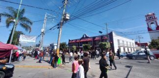 Cierran bulevar Valsequillo en protesta contra ambulantes de Totimehuacán