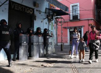 Impiden instalación de ambulantes en corredor 5 de Mayo y ciclovía