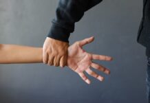 Proponen medidas cautelares inmediatas en casos de violencia vicaria