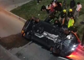 Vehículo cae desde puente en Lomas de Angelópolis III