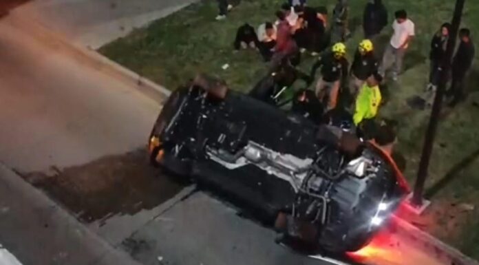 Vehículo cae desde puente en Lomas de Angelópolis III