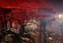 Tráiler vuelca en la Puebla–Atlixco y afecta circulación
