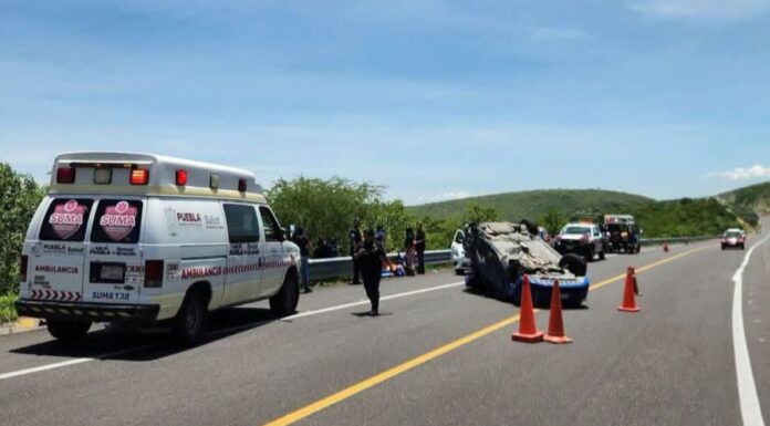 Volcadura en Tepeojuma moviliza a servicios de emergencia