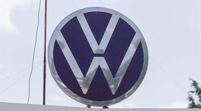 Sindicato y VW acuerdan nueva prórroga; huelga se difiere al 26 de agosto