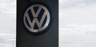 Volkswagen destaca acuerdo con sindicato como señal de estabilidad