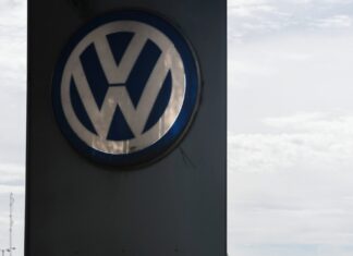 Volkswagen destaca acuerdo con sindicato como señal de estabilidad