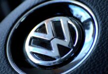 Volkswagen ofrece aumento del 10.04%; solo 4.30% va directo al salario