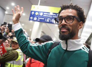 Vozinha llega a Chile para sumarse a Colo Colo tras días de incertidumbre