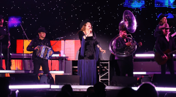 Yuridia llena de música y emoción la 84 Gran Feria de la Manzana