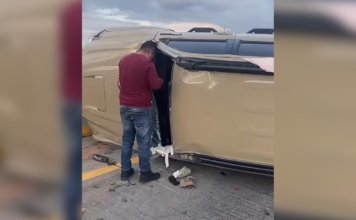 Camioneta vuelca tras ser embestida por tráiler en la Puebla-Orizaba