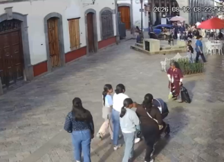 Zacatlán atiende accidente vehicular con personas lesionadas