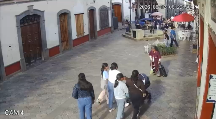 Zacatlán atiende accidente vehicular con personas lesionadas