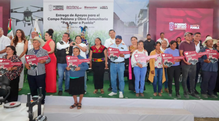 Armenta entrega apoyos al campo en Chila de las Flores