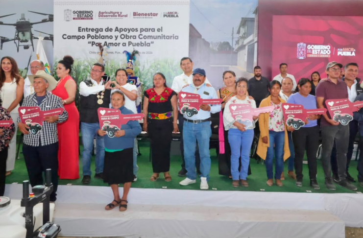 Armenta entrega apoyos al campo en Chila de las Flores