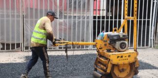 Supervisan bacheo en colonia Villa Verde