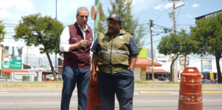 Pepe Chedraui supervisa bacheo en la calle Zapotecas