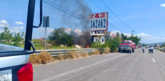 Camioneta se incendia en la federal Izúcar de Matamoros-Atlixco