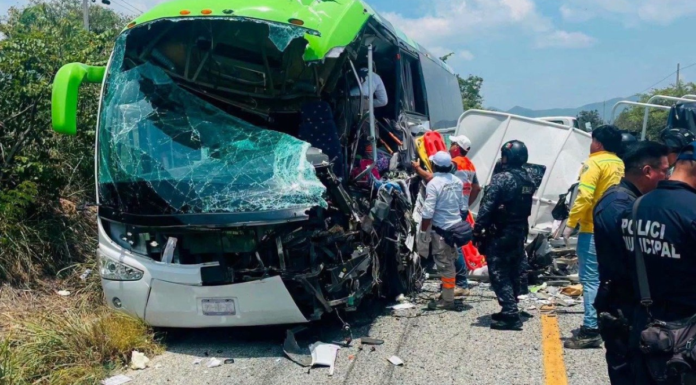 Choque entre Guardia Nacional y autobús deja un muerto en Chiapas