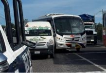 Chocan autobús y colectivo sobre la federal Tehuacán–Orizaba