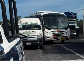 Chocan autobús y colectivo sobre la federal Tehuacán–Orizaba