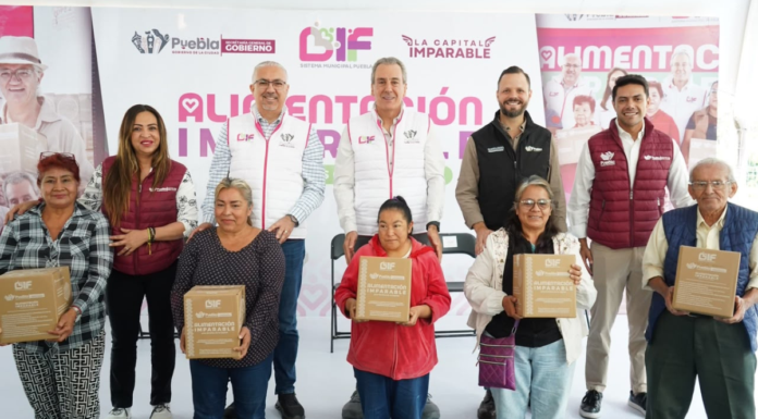 Entregan 2 mil 322 despensas a familias del Barrio de Analco