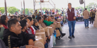 Entregan más de 10 mil despensas a familias del sur de Puebla