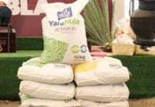 Entregan fertilizante a 380 productores de Huatlatlauca