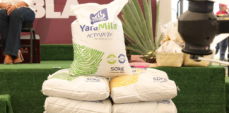 Entregan fertilizante a 380 productores de Huatlatlauca