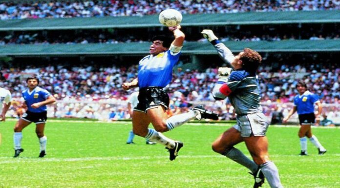 Balón de la “Mano de Dios” es subastado por 3.35 mdd