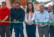 Ariadna Ayala entrega pavimentación de la calle Revolución
