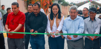 Ariadna Ayala entrega pavimentación de la calle Revolución