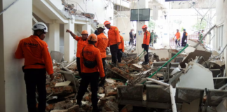 Dos fuertes sismos sacuden Indonesia; reportan 47 muertos