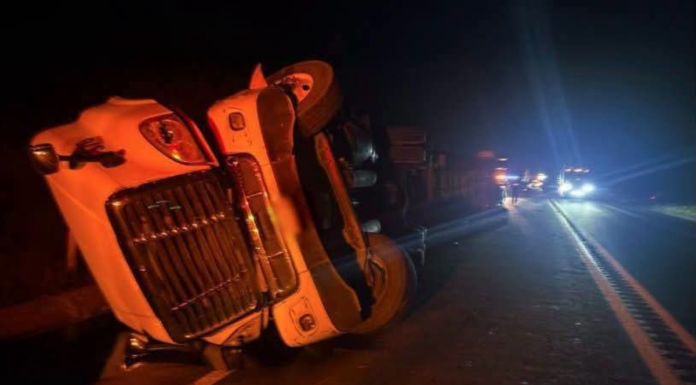 Choque de tres tráileres provoca cierre de la Amozoc-Perote