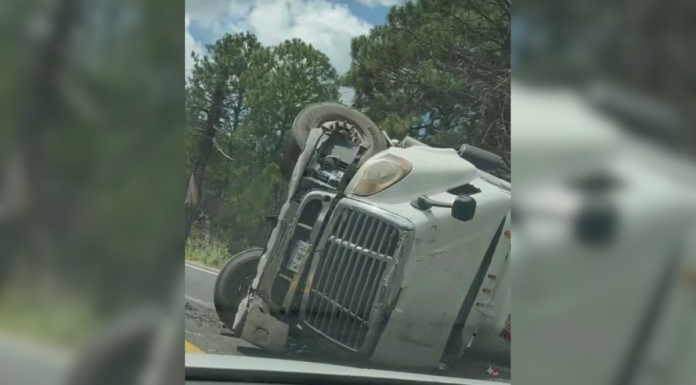 Intento de asalto provoca volcadura de tráiler en El Seco-Ciudad Serdán