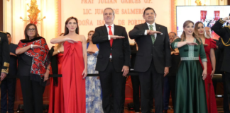 Alejandro Armenta y Pepe Chedraui encabezan Grito de Independencia