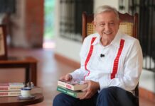 AMLO reaparece con videomensaje y libro “Pueblo”